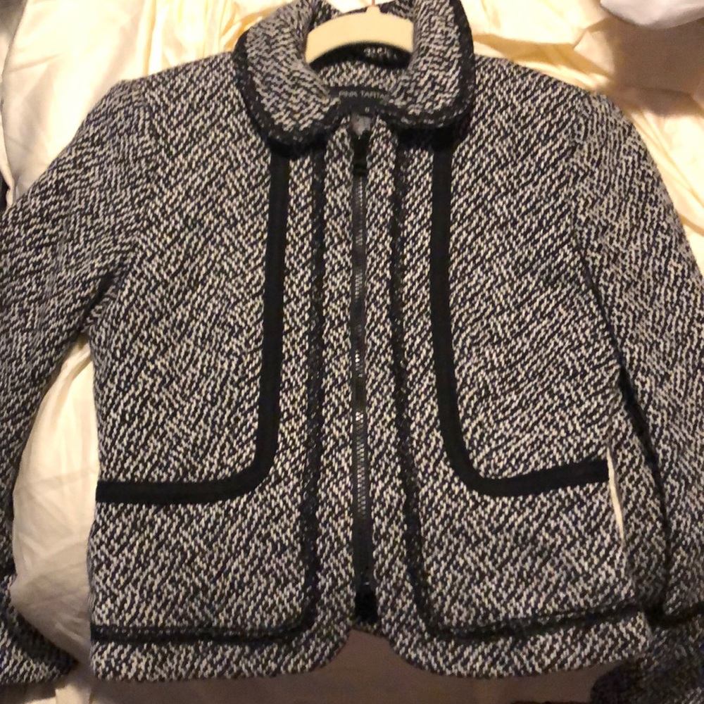 Fitted women’s wool blazer with viscose lining